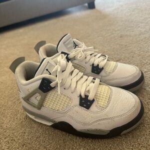 Midnight Navy Jordan 4